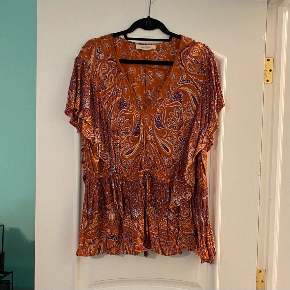 Arula Flutter Sleeve V-Neck Top